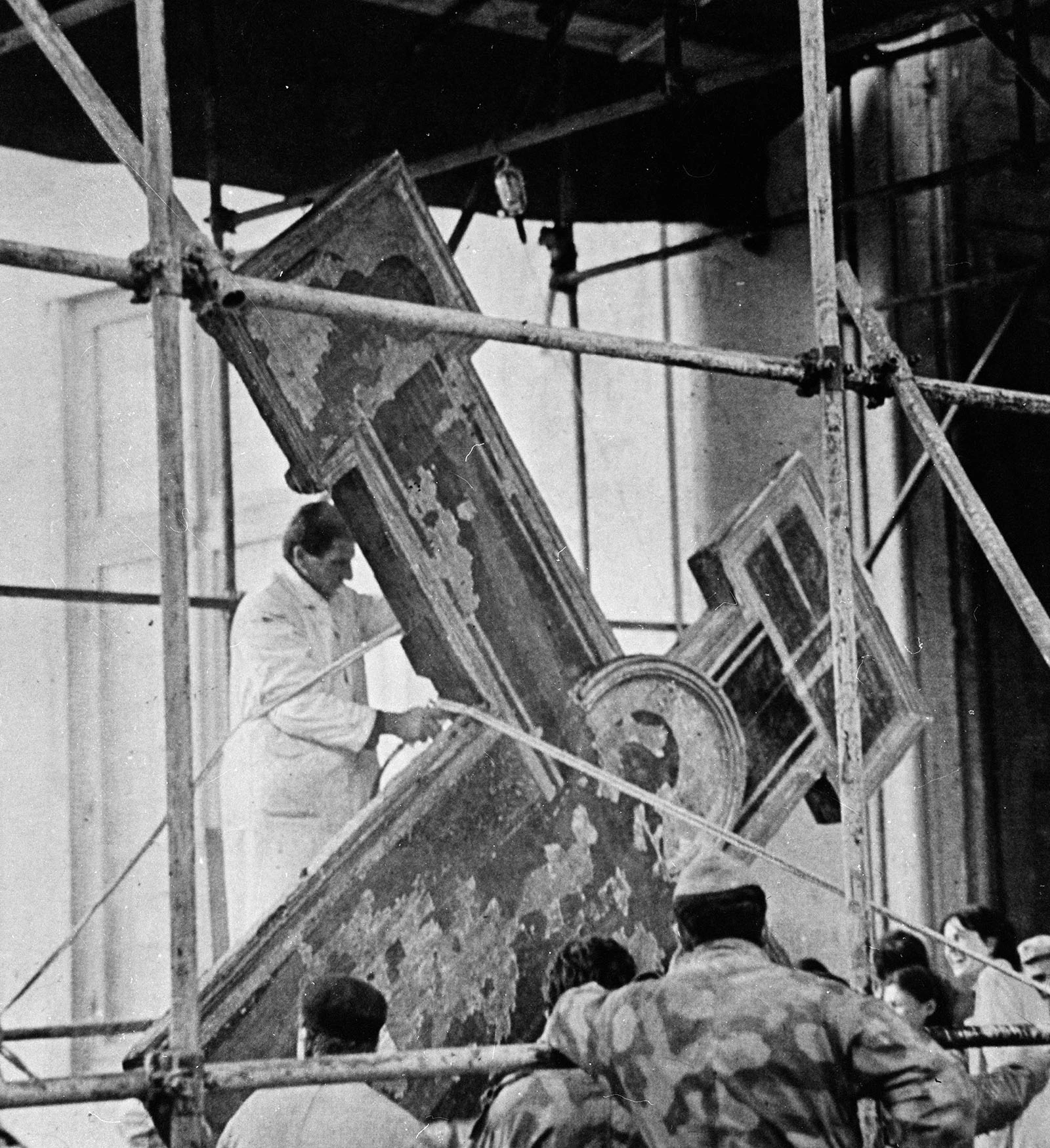immagine per Sollevamento del crocifisso di Cimabue (Kunsthistorisches Institut in Florenz – Max-Planck-Institut, fotografo: Ivo Bazzechi)