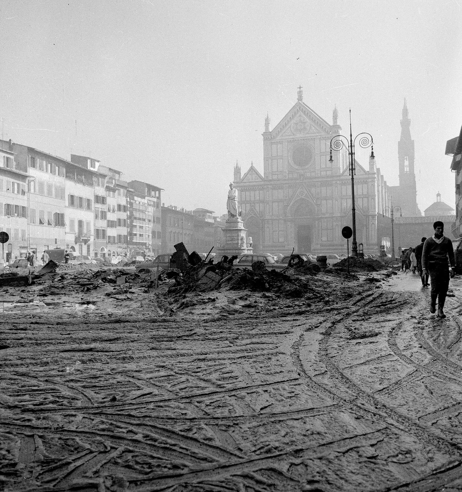 immagine per Piazza Santa Croce e il monumento di Dante (Kunsthistorisches Institut in Florenz – Max-Planck-Institut, fotografo: Ivo Bazzechi)