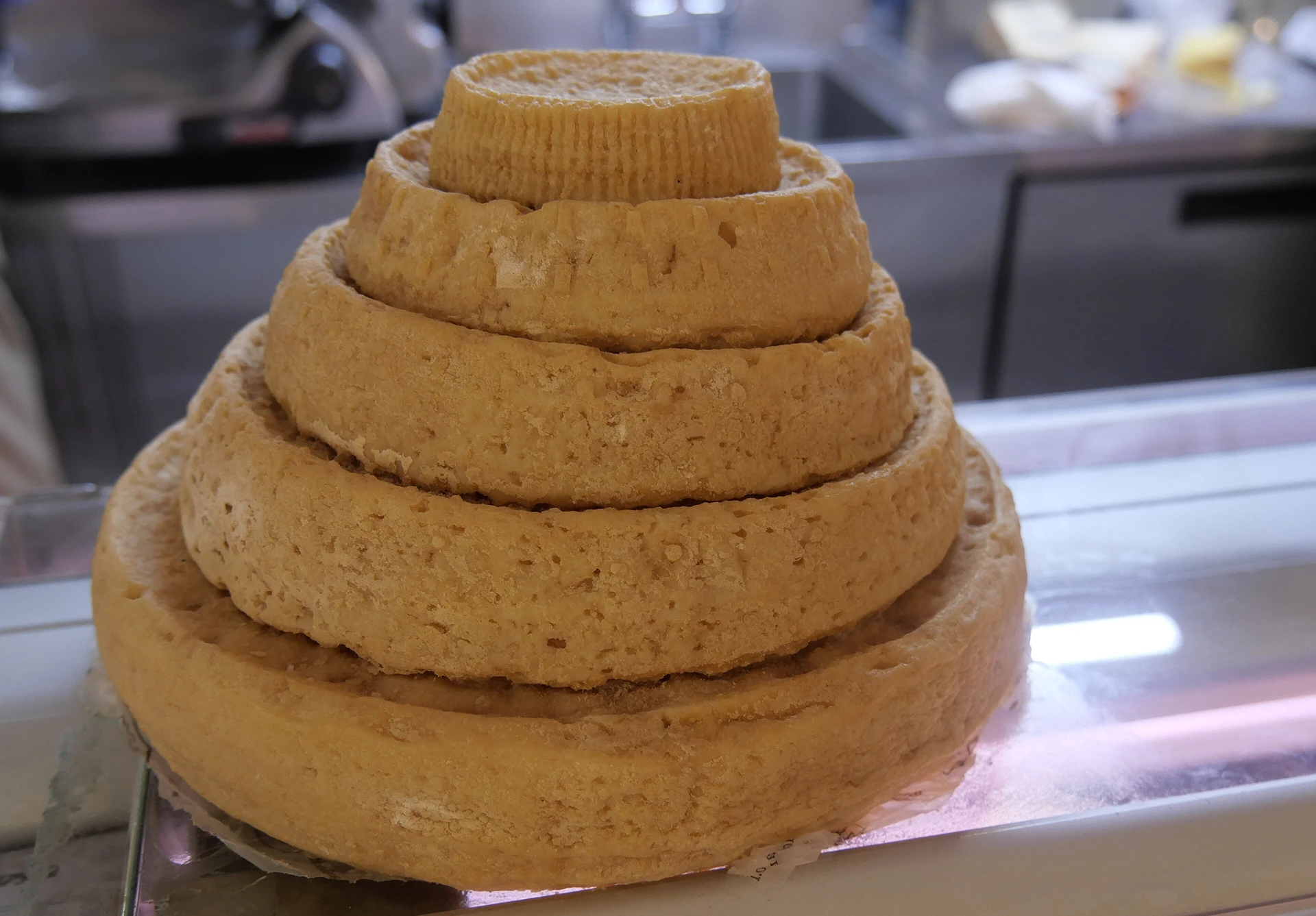 immagine per Il montebore, formaggio di latte vaccino e ovino dalla storia antichissima