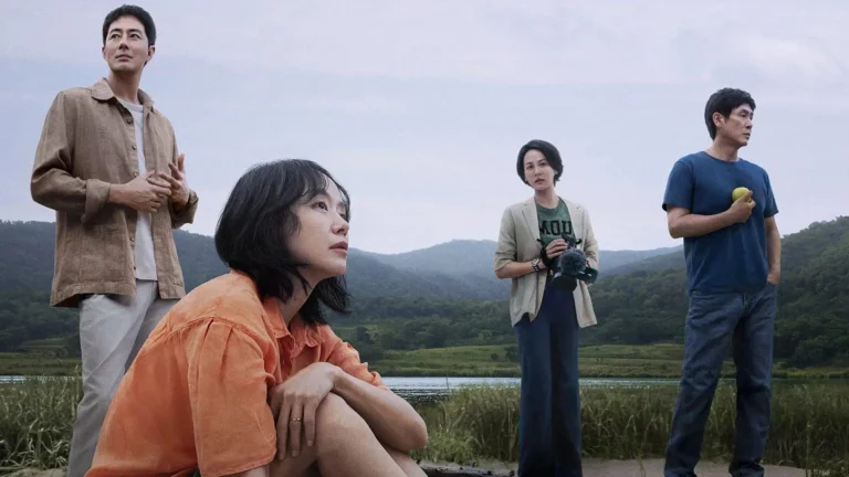 immagine per Possible Love. Le due lune di Lee Chang-dong. Una ripresa dal cellulare e una a occhio nudo.