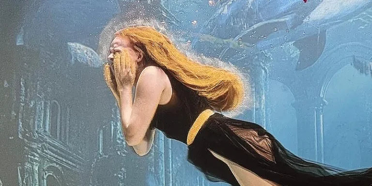 immagine per Dna: sbarca a Napoli la mostra delle dee dell’acqua, l’artista Beatrice Zarvas, in arte Arwen